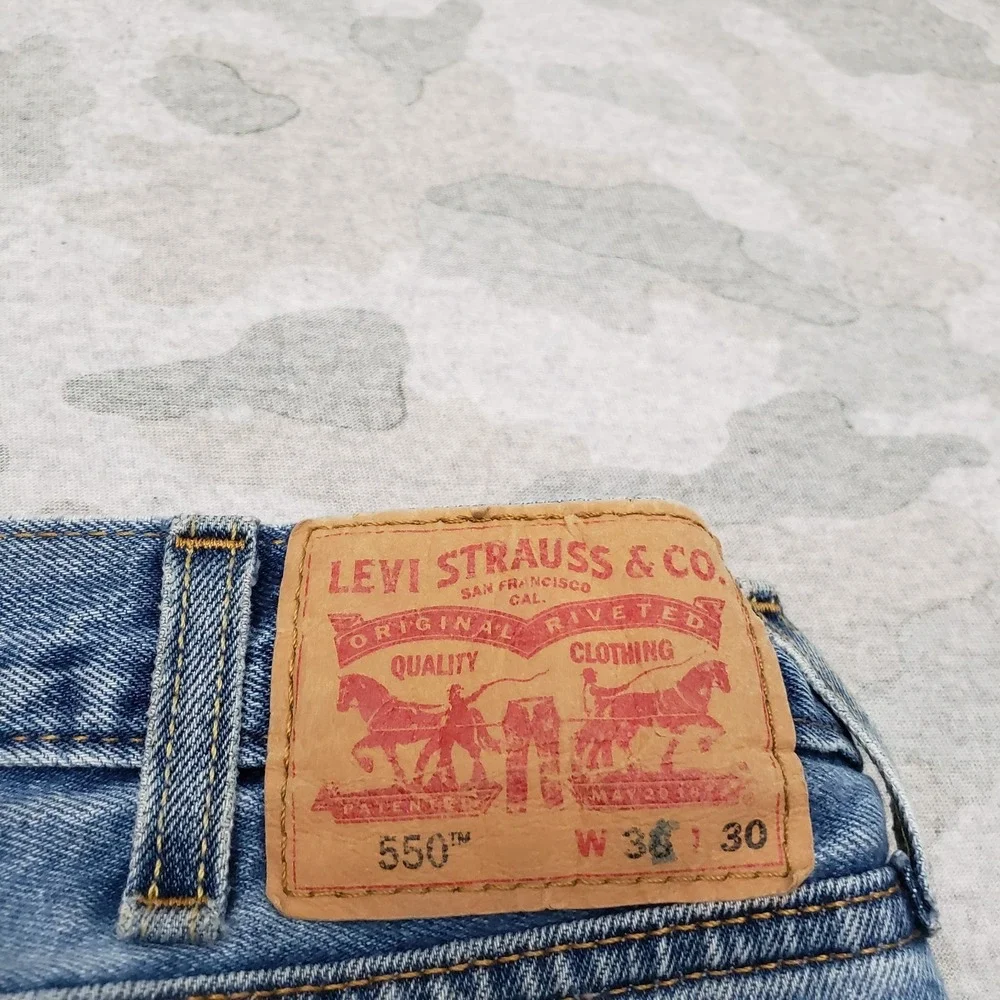 Levi's 550 Jeans Mens 38x30 Blue Relaxed Pockets Denim Medium Wash